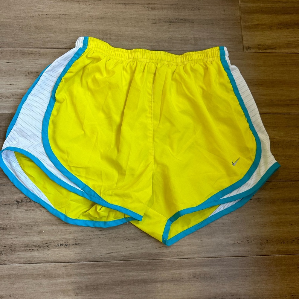 Women’s nike shorts SM great condition